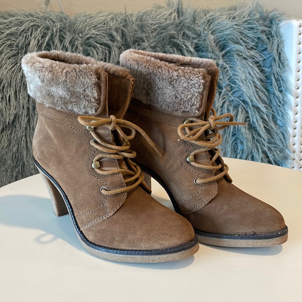Johnston & Murphy Brown Suede Fur Trim Ankle Boot